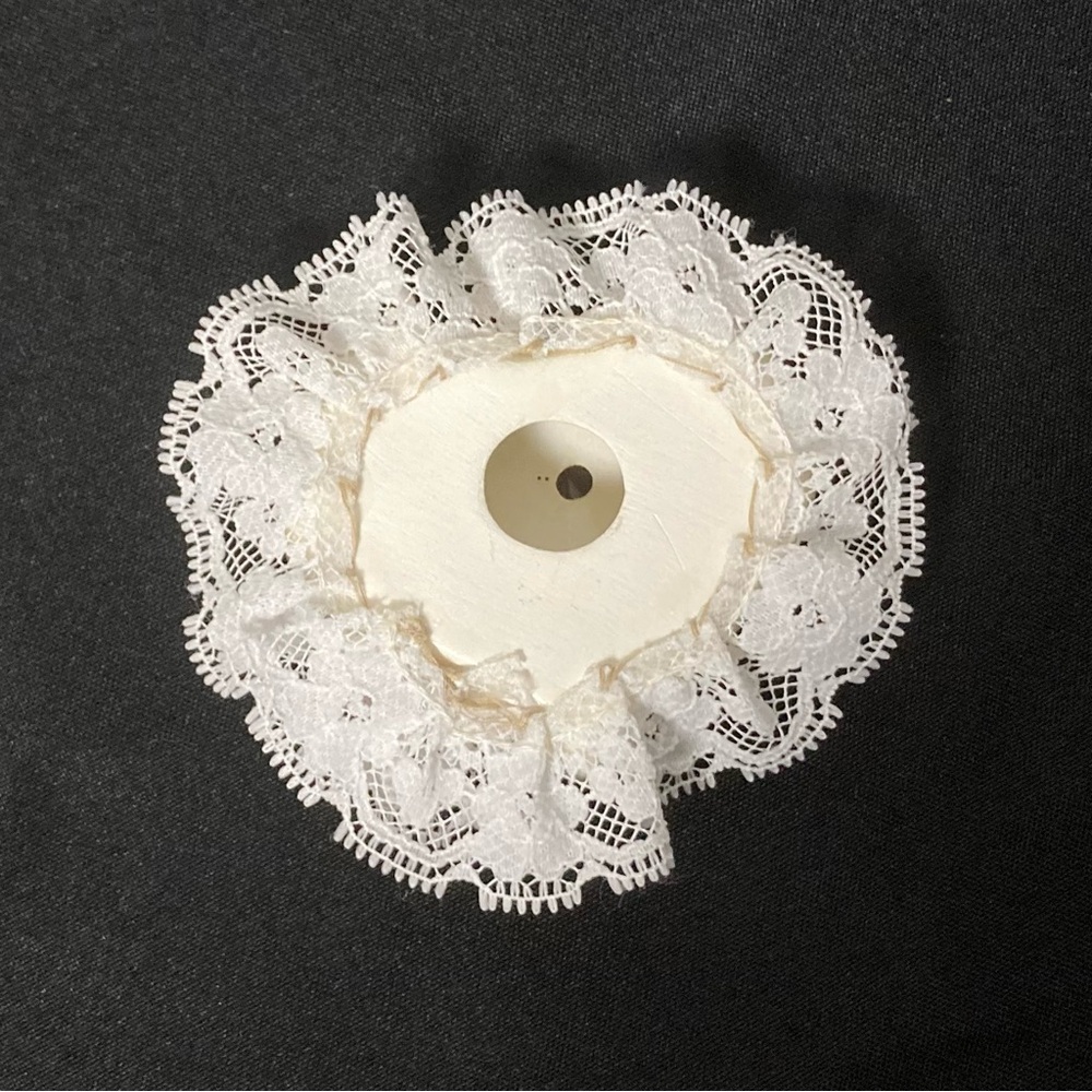Vintage Home Interiors White Ceramic Lace Trim Floral Puffed Heart Ornament - Picture 2 of 7